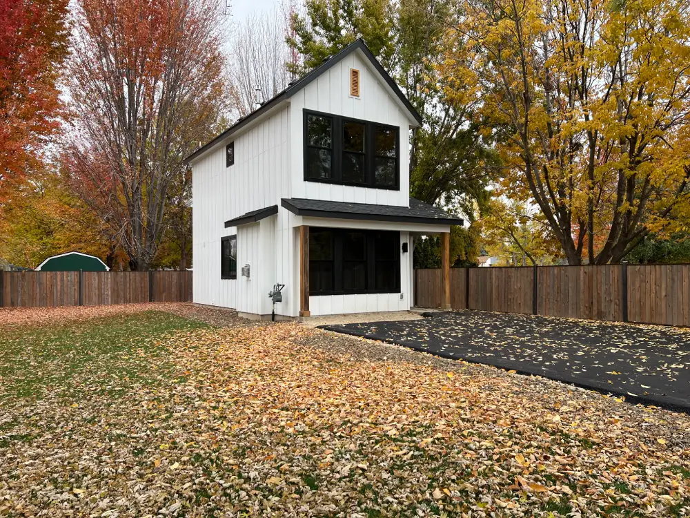 Farmhouse in autumn — Idaho landscape context